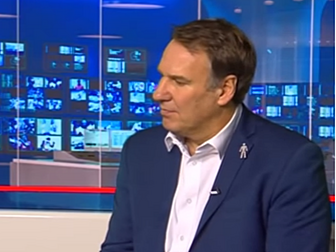 WATCH: Paul Merson makes an ab...